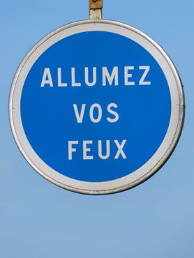 Image gratuite de panneau routier : Allumez vos feux