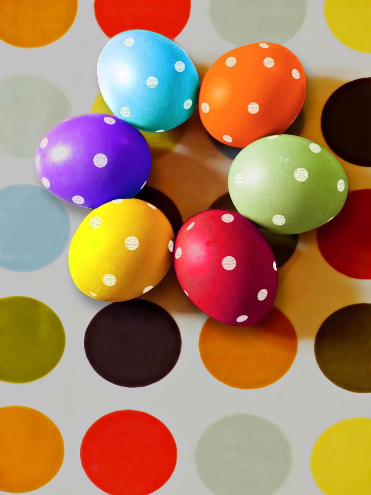 Les œufs de Pâques multicolores