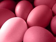 œufs de Pâques roses