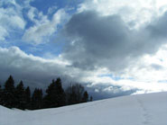 Paysage de montagne enneigé