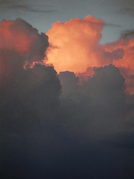 Le ciel avant l'orage au crépuscule