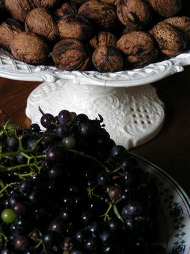 grappes de raisin et noix