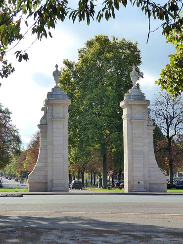 Porte des allées du Parc