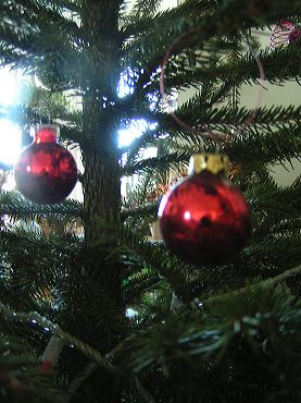 boules rouges de sapin de Noël