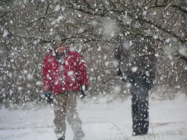 Photo d'enfants jouant sous la neige à télécharger librement