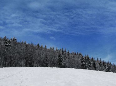 Neige et ciel bleu