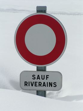 Panneau sauf riverains