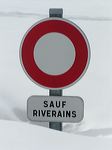 panneau de passage interdit sauf riverains