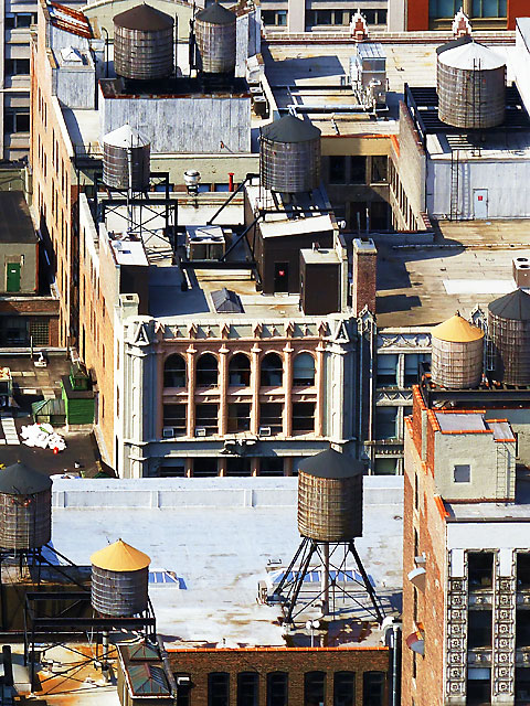 Détail des water towers sur les toits de New York